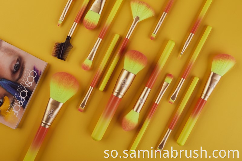 Burburka qurxiyo 1300 faahfaahinta 02 Makeup Brush 1300 Details 02